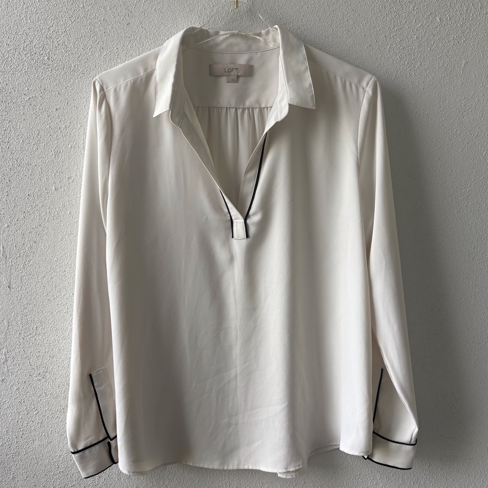 Loft Size L Long Sleeve Button Cuff V-Neck Cream Color Popover Top Office Church